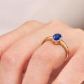 Złoty pierścionek Simple szafirowy