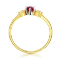 Zaręczynowy złoty pierścionek rubinowy kamień
