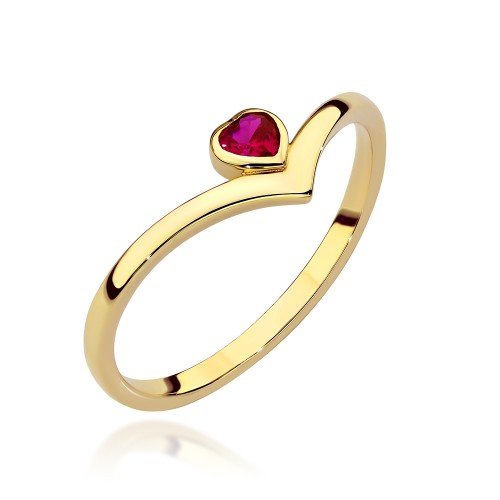 Pierścionek złoty z gładką szyną i sercem w kolorze rubinowym