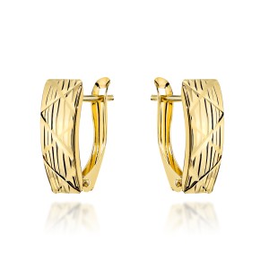 Kolczyki złote zdobione diamentowanymi paskami