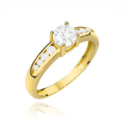 Pierścionek złoty z centralną cyrkonią oraz mniejszymi cyrkoniami na szynie