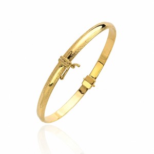 Rigid oval bracelet with diamonds on the edge
