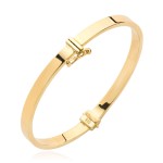 Rigid oval bracelet with smooth edges